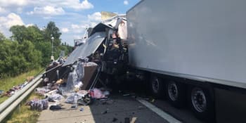 Tragická nehoda na D1. Havarovaly kamiony i autobus, zemřel nejméně jeden člověk