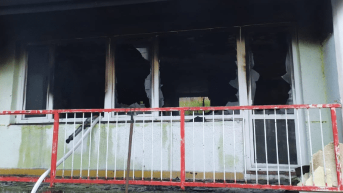 Požár vybydlených paneláků v Litvínově