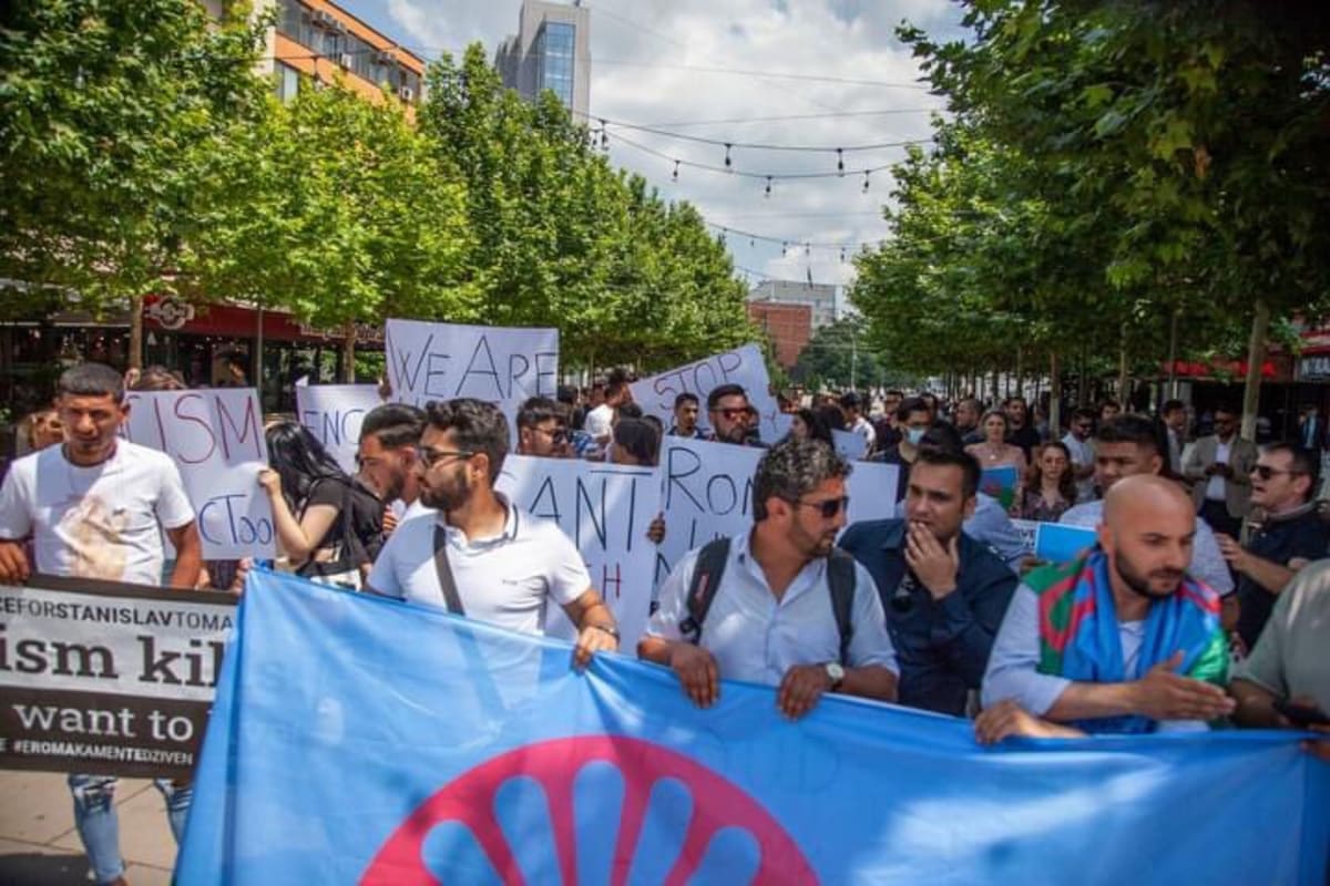 Romové demonstrovali před českou ambasádou v Kosovu (autor: Zeljko Jovanovic)