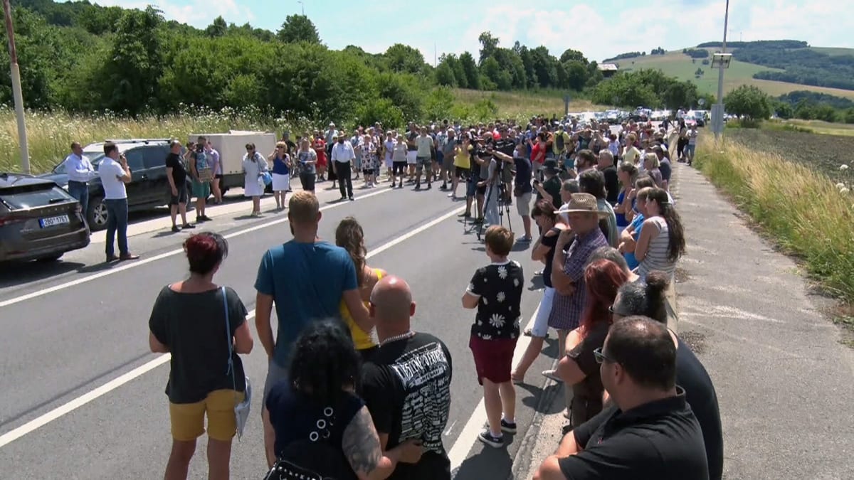 Lidé protestují proti uzávěře hranic se Slovenskem.