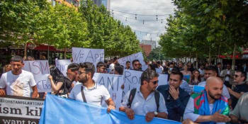 Vyšetřete smrt Tomáše z Teplic, protestovali Romové před českou ambasádou v Kosovu