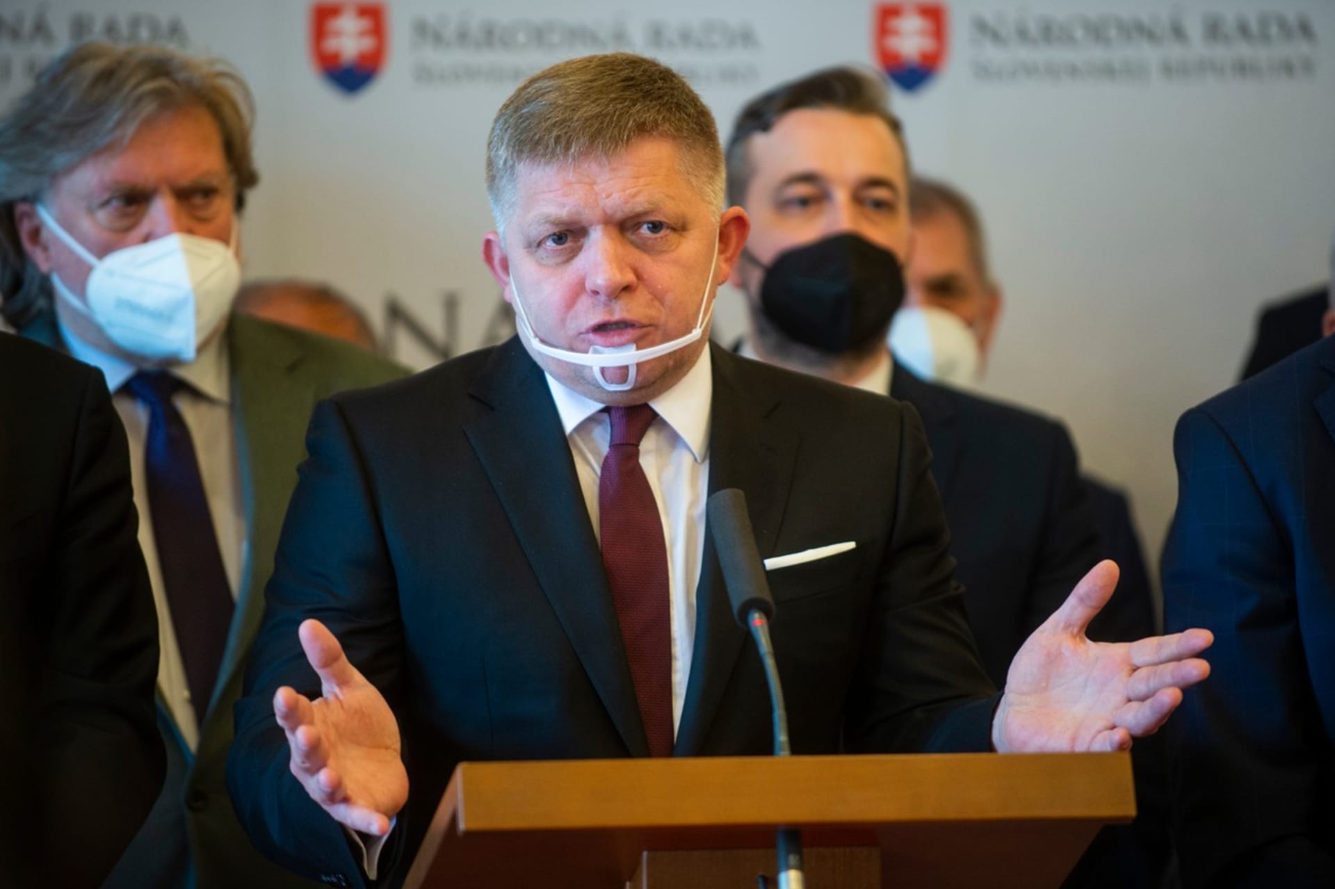 Jedním z představitelů snahy vyvolat referendum o předčasných volbách byl předseda Směru-SD a bývalý dlouholetý slovenský premiér Robert Fico.