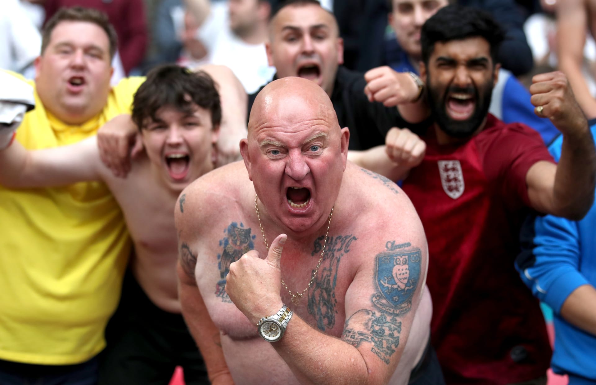 Angličtí fanoušci slaví vítězství nad Německem