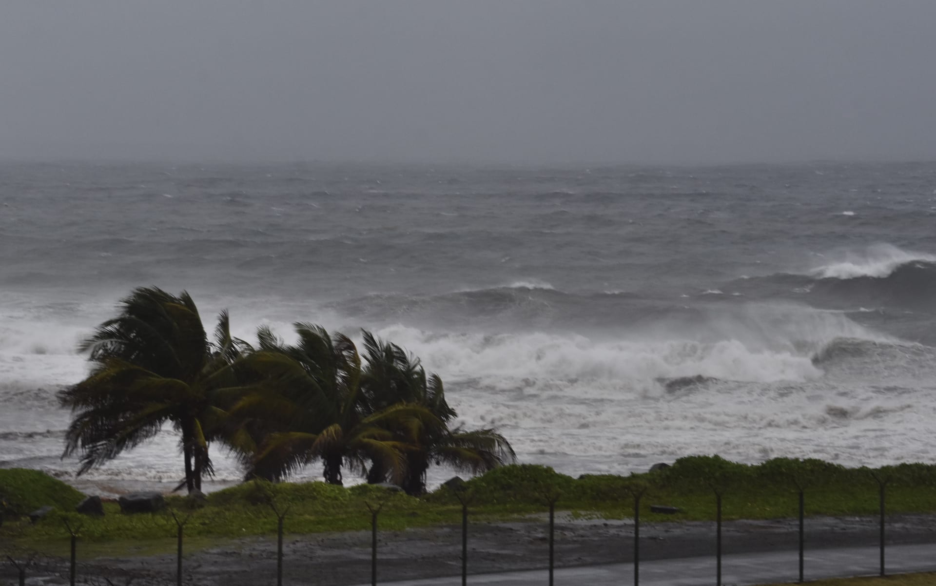 Tropická bouře Elsa udeřila na Kubu, směřuje k severní části.