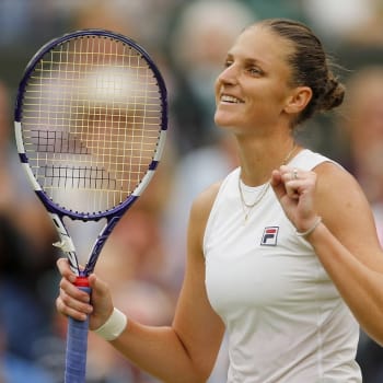 Dočká se Karolína Plíšková premiérové trofeje z Wimbledonu? Dělí ji o ní čtyři vítězné sety.