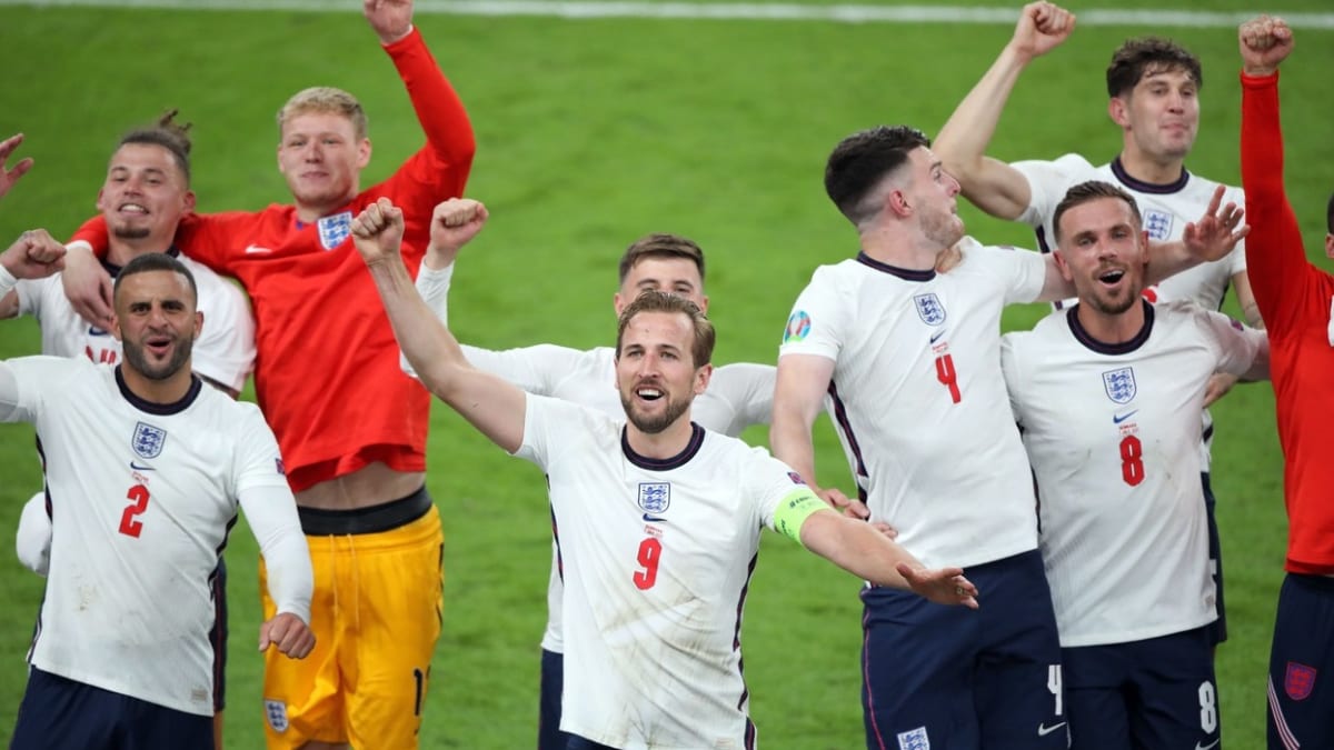 Anglická reprezentace postoupila přes Dánsko do finále Eura. A to se líbí málokomu.