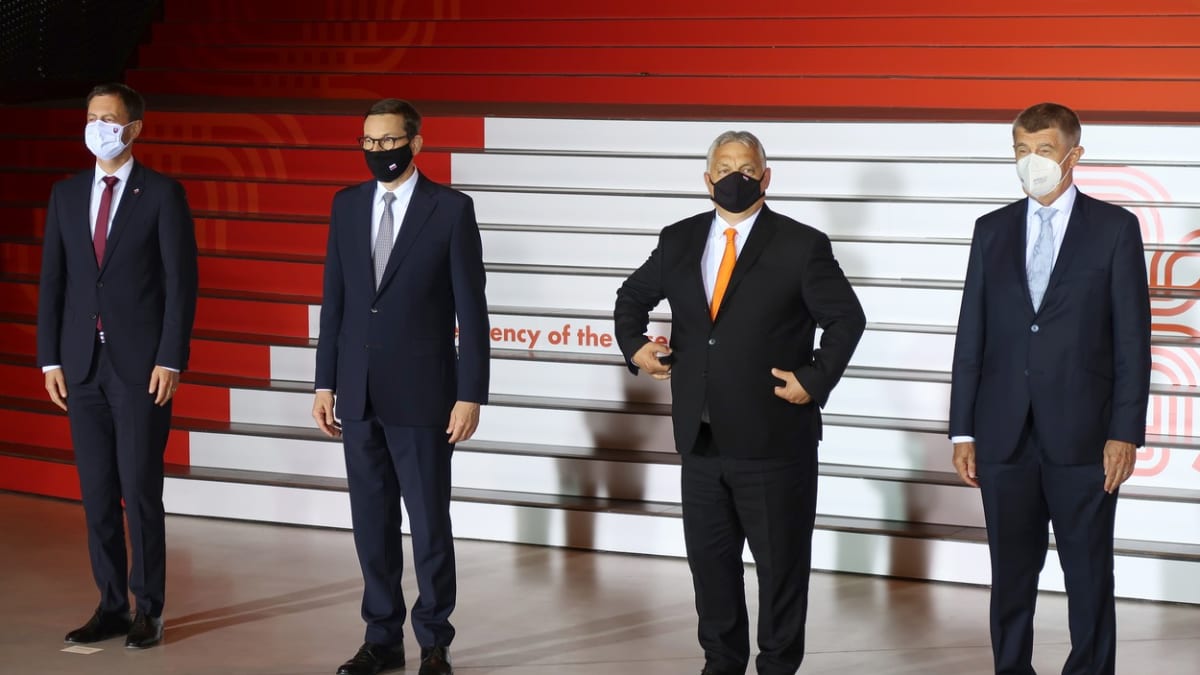 Premiéři zemí V4 (zleva Eduard Heger, Mateusz Morawiecki, Viktor Orbán a Andrej Babiš) se shodli na tom, že země západního Balkánu patří do Evropské unie. Jde o dlouhodobý postoj české diplomacie.