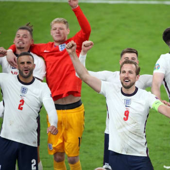 Anglická reprezentace postoupila přes Dánsko do finále Eura, a to se líbí málokomu.