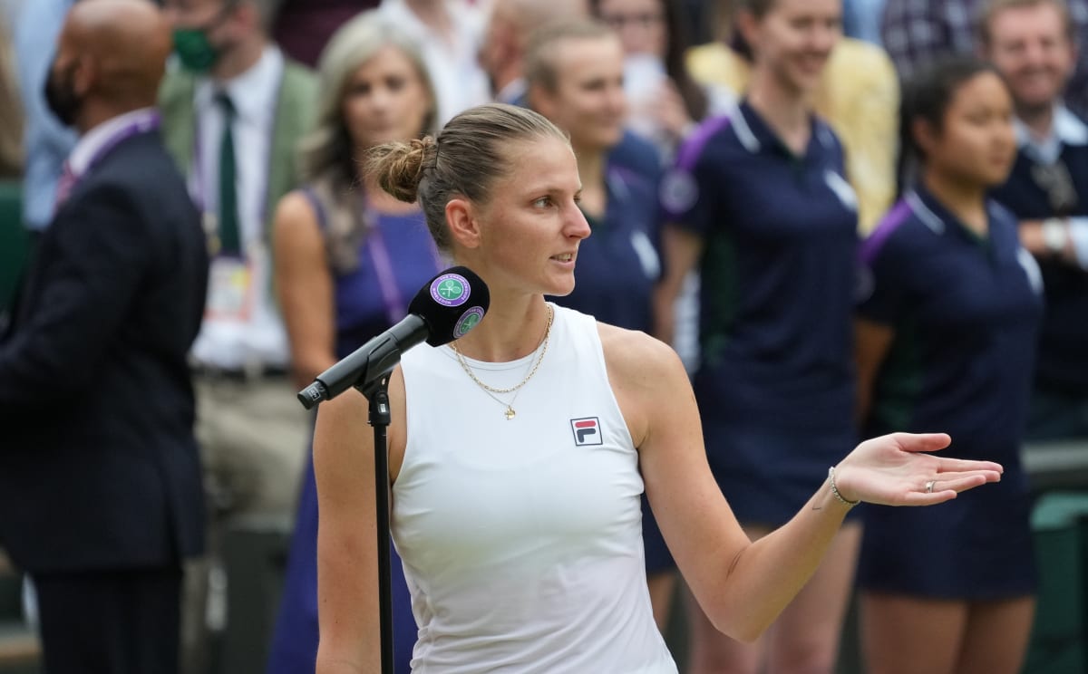 Loni přitom Plíšková doputovala ve Wimbledonu až do finále.