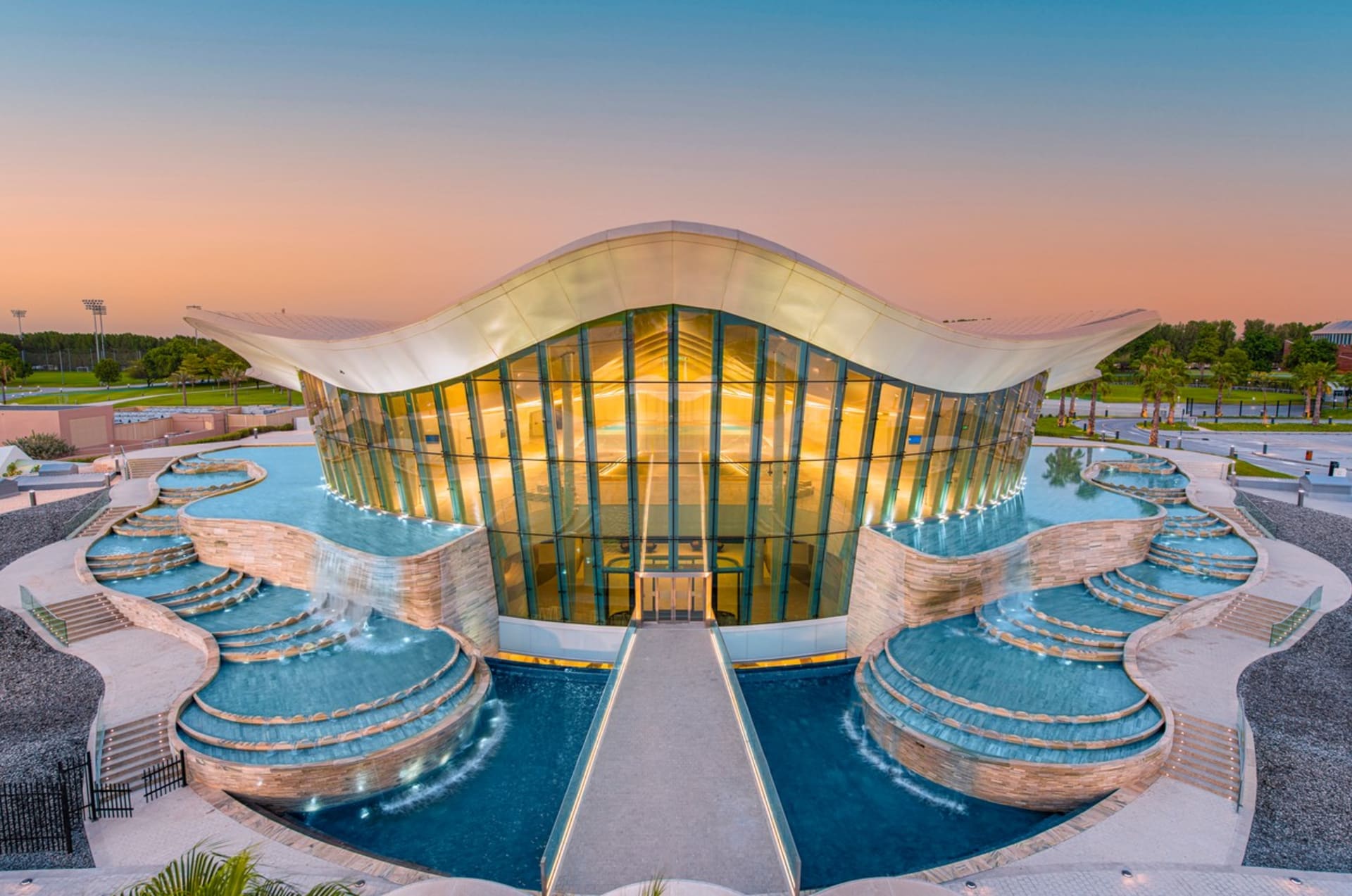 V Dubaji otevřeli podvodní město s nejhlubším bazénem na světě.