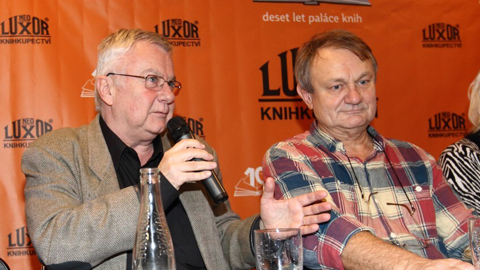 Režisér Jiří Adamec (vpravo) s hercem Ladislavem Potměšilem.