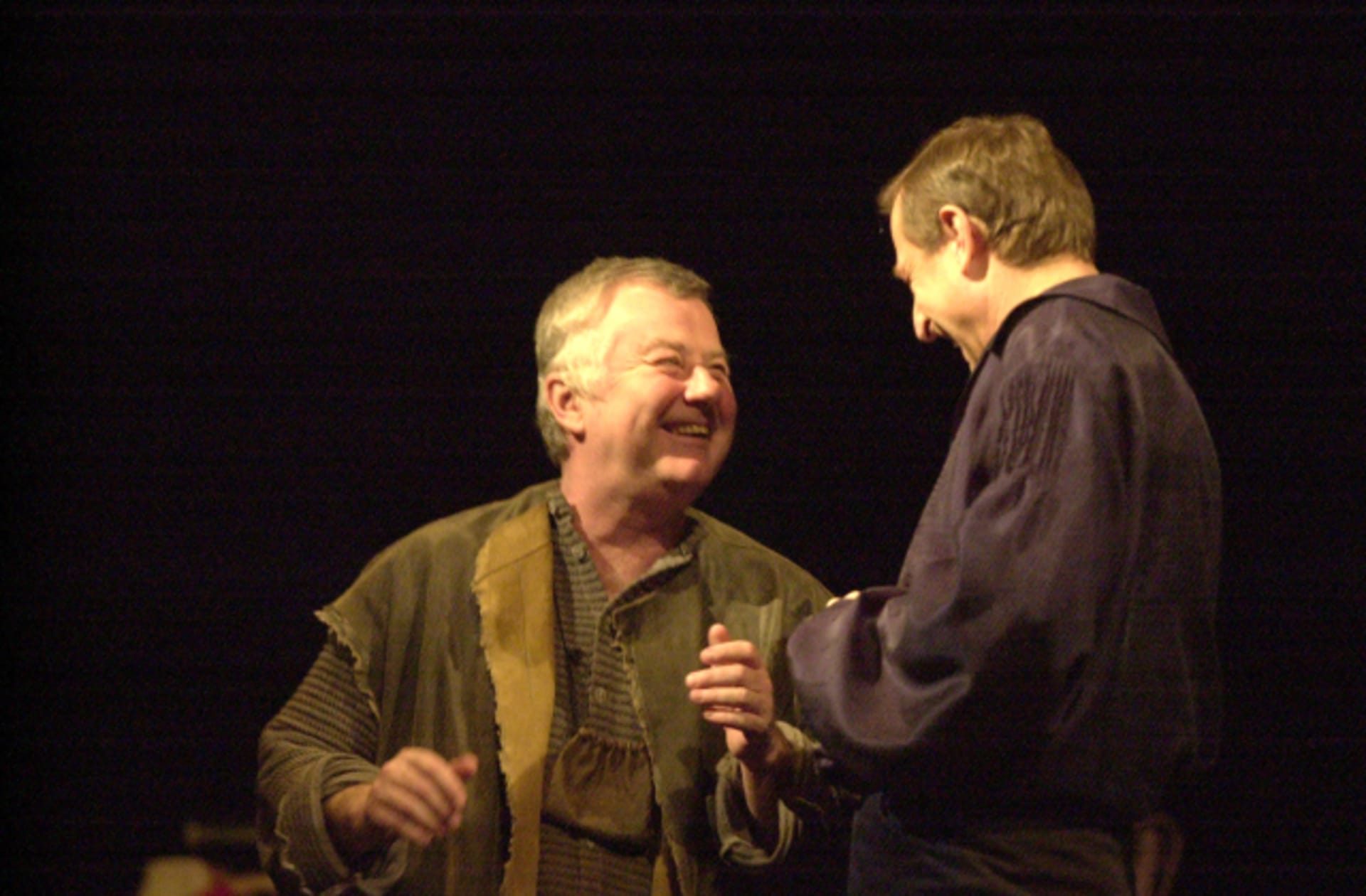 Václav Vydra (vpravo) jako Don Juan a Ladislav Potměšil v roli jeho sluhy Sganarella při zkoušce Moliérovy tragikomedie Don Juan v Divadle na Vinohradech v Praze.