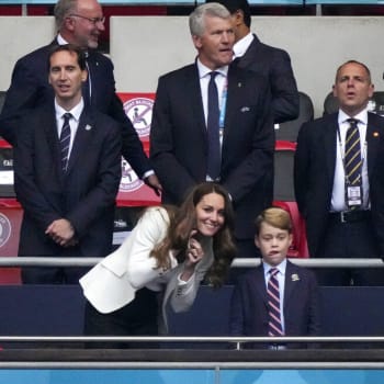 Princ William, jeho manželka Kate a syn George fandili na finále Eura 2020.