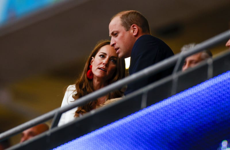 Princ William, jeho manželka Kate a syn George fandili na finále Eura 2020.