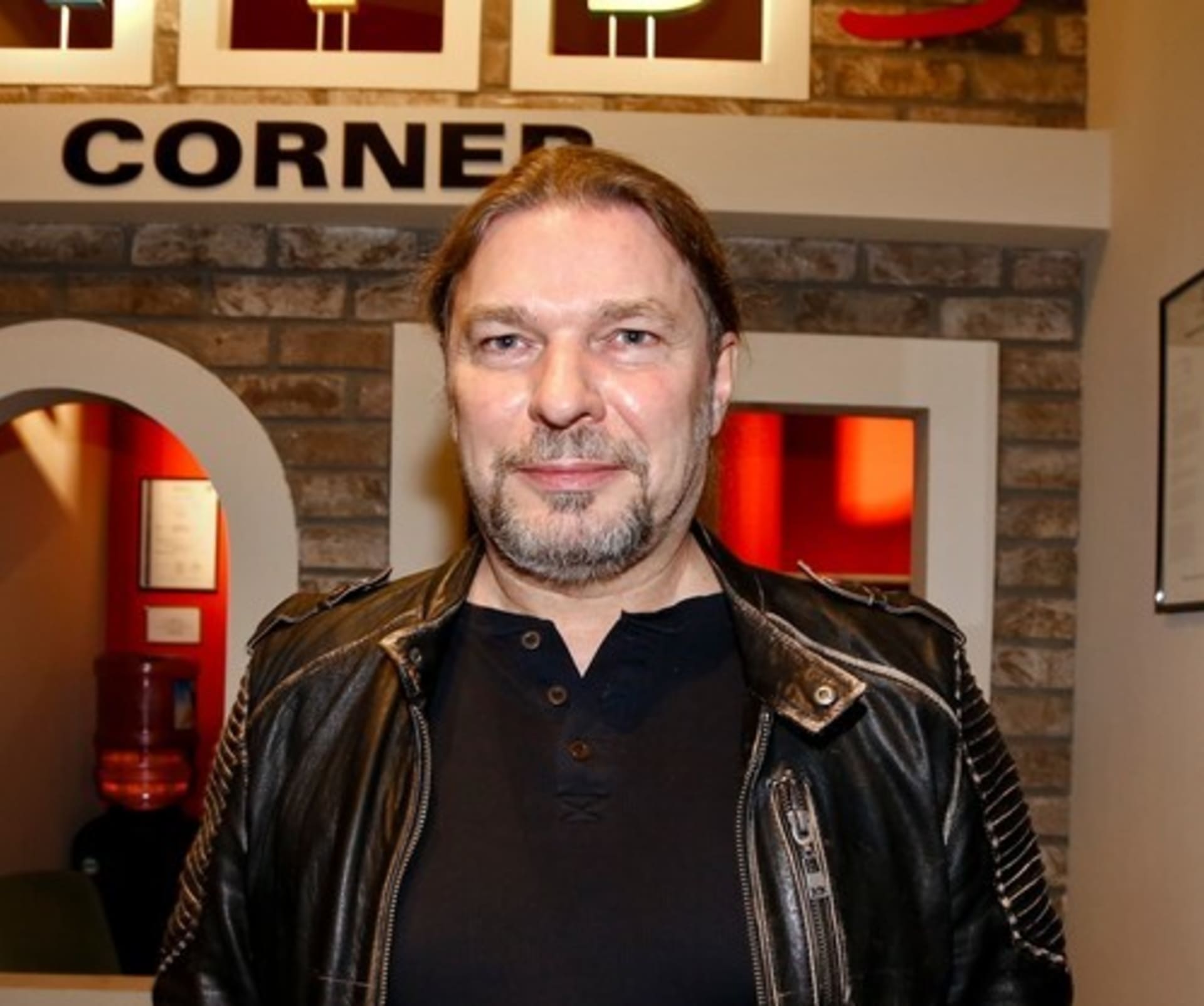 Zpěvák Petr Kolář má na svém kontě řadu hitů.