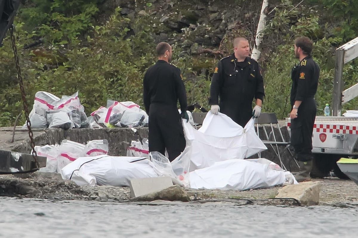 Breivik se po konfrontaci s policií vzdal.