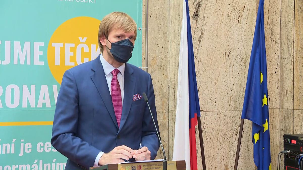 Ministr Vojtěch nechce uznávat hladinu protilátek jako průkaz bezinfekčnosti.