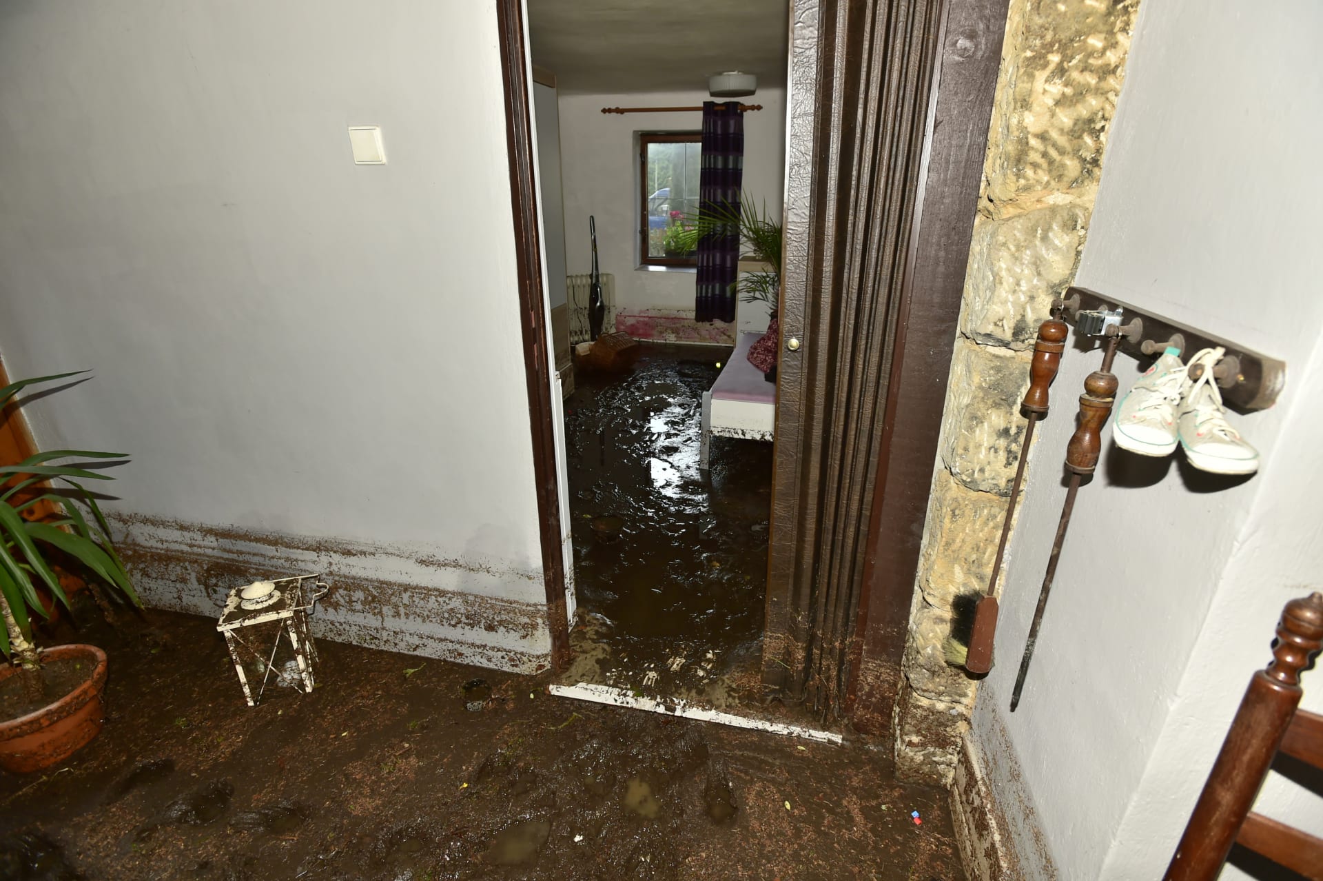 Poničené interiéry domů po záplavách v Saské ulici v Děčíně