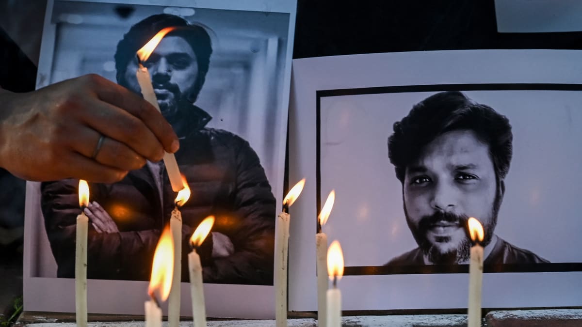 Pietní místo k uctění památky zastřeleného novináře Dániše Siddikího