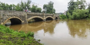 Mimořádná dávka pro oběti bleskových povodní. Po Moravě stát pomůže i Liberecku a Ústecku