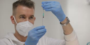 Prodělání nemoci chrání méně než očkování, varuje expert. Protilátky jsou k diskuzi