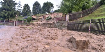 ON-LINE: Voda tekla i stropem. Česko zasáhly záplavy, na zemi se valí další bouřky