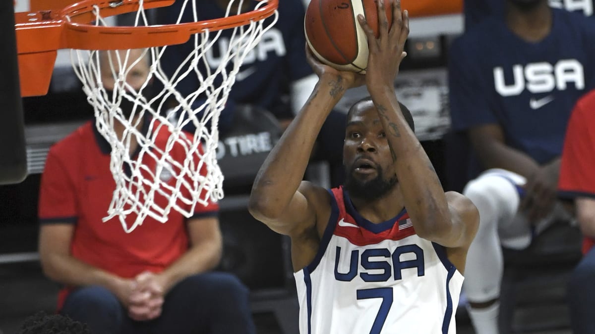 Hvězda NBA Kevin Durant bude v dresu amerických basketbalistů patřit k největším osobnostem olympiády v Tokiu.