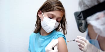Vakcína Pfizer je pro děti účinná, potvrdily studie. Bezpečná je i pro pětileté