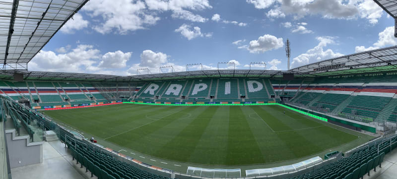 Panoramatický pohled na stadion Rapidu Vídeň, na němž v úterý odehraje Sparta první soutěžní zápas nové sezony v kvalifikaci Ligy mistrů.