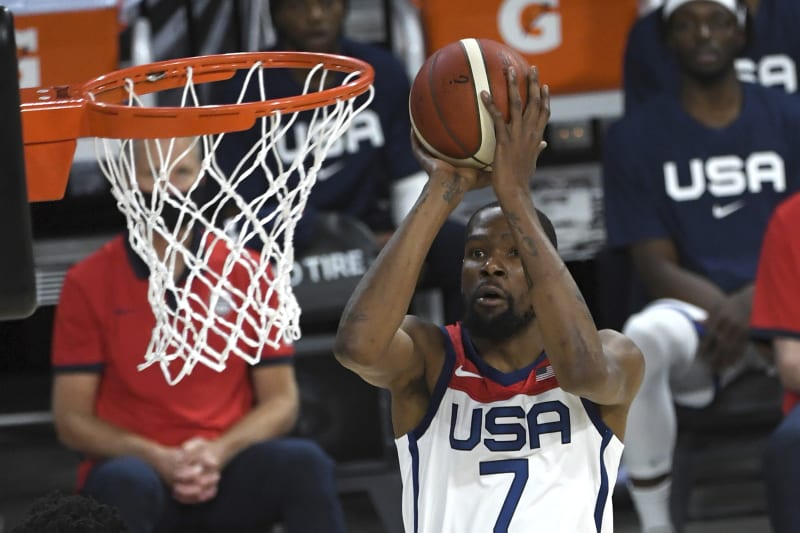 Hvězda NBA Kevin Durant bude v dresu amerických basketbalistů patřit k největším osobnostem olympiády v Tokiu.