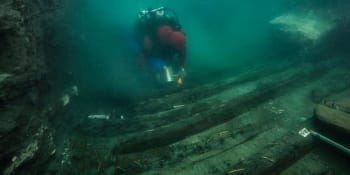 Vzácný objev: V troskách zaplaveného města našli archeologové dva tisíce let starou loď