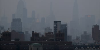 New York zahalil kouř, vzduch začíná být nebezpečný. Hoří tisíce kilometrů daleko