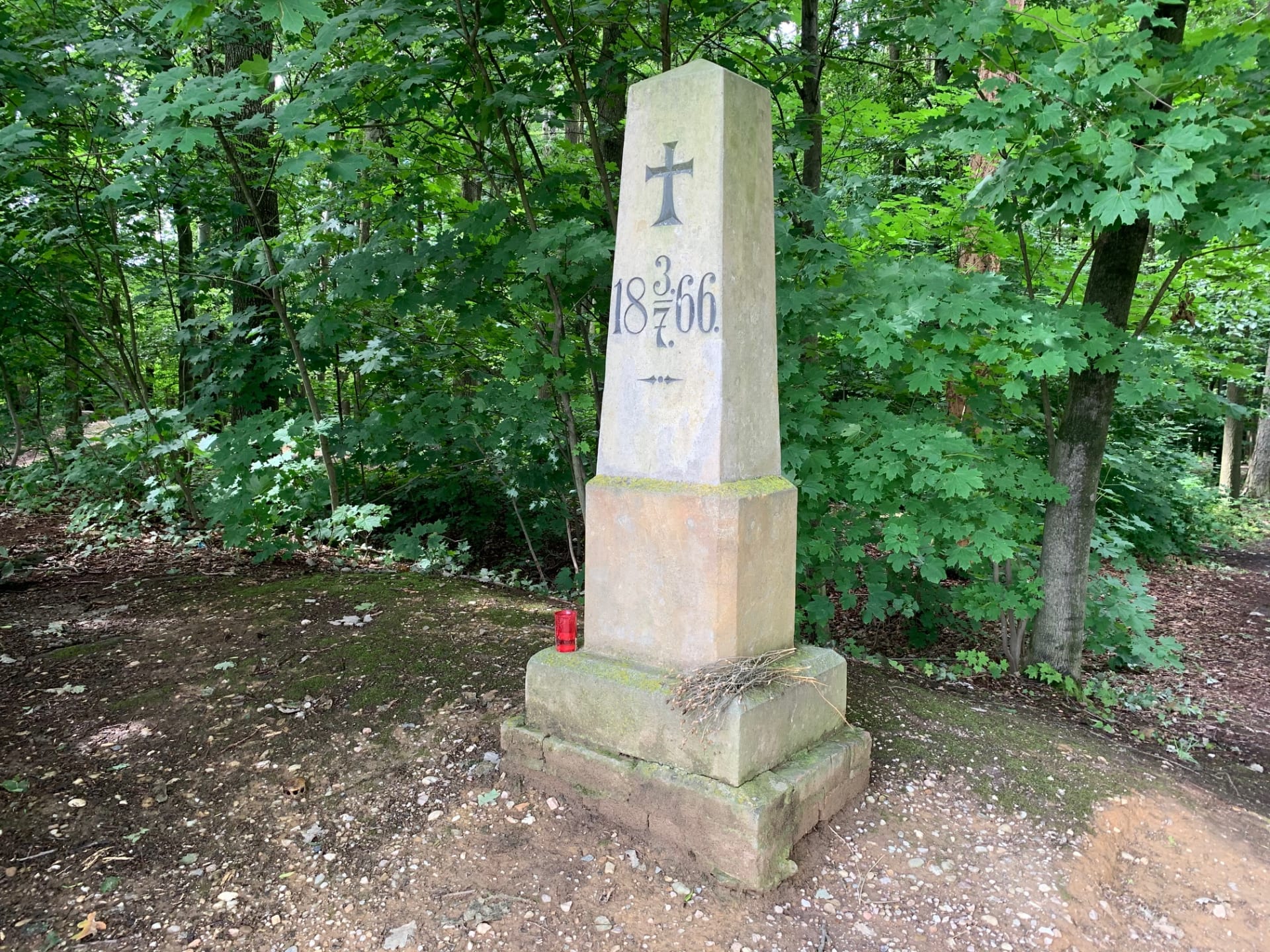 V oblasti bojiště najdeme kolem 400 pomníků, památníků nebo křížů připomínajících 155 let staré události.
