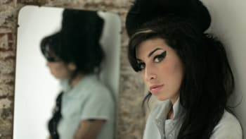 Měla silný hlas a stejně silnou závislost na drogách. Amy Winehouse zemřela před 10 lety