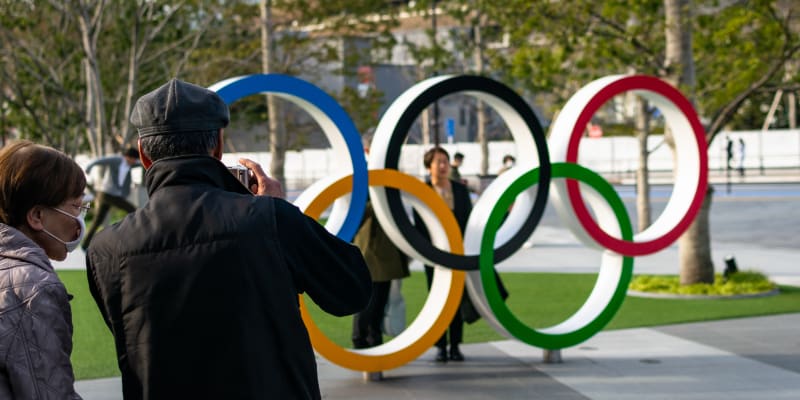 Olympijské kruhy sestaly ještě před odložením sportovní události oblíbenou turistickou atrakcí.