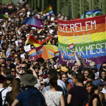 Zhruba 30 tisíc lidí v maďarské Budapešti protestovalo na Gay Pride.