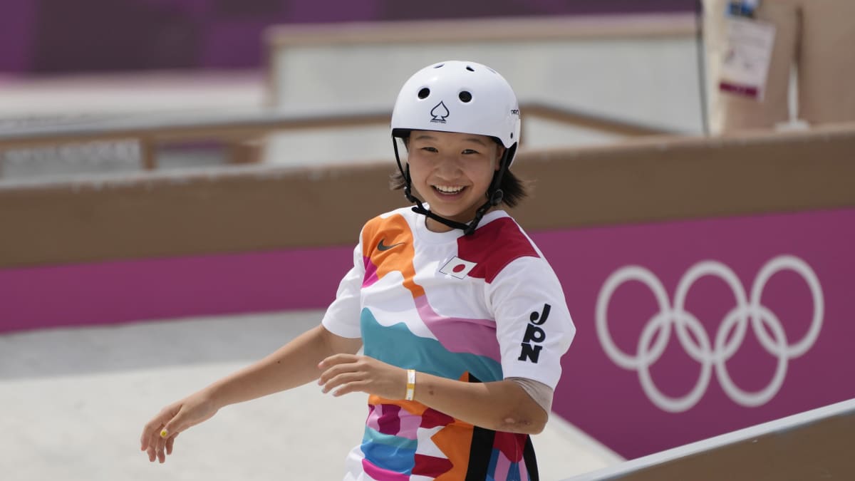 Teprve 13letá Momodži Nišijová s vybojovala olympijské zlato ve skateboardu.
