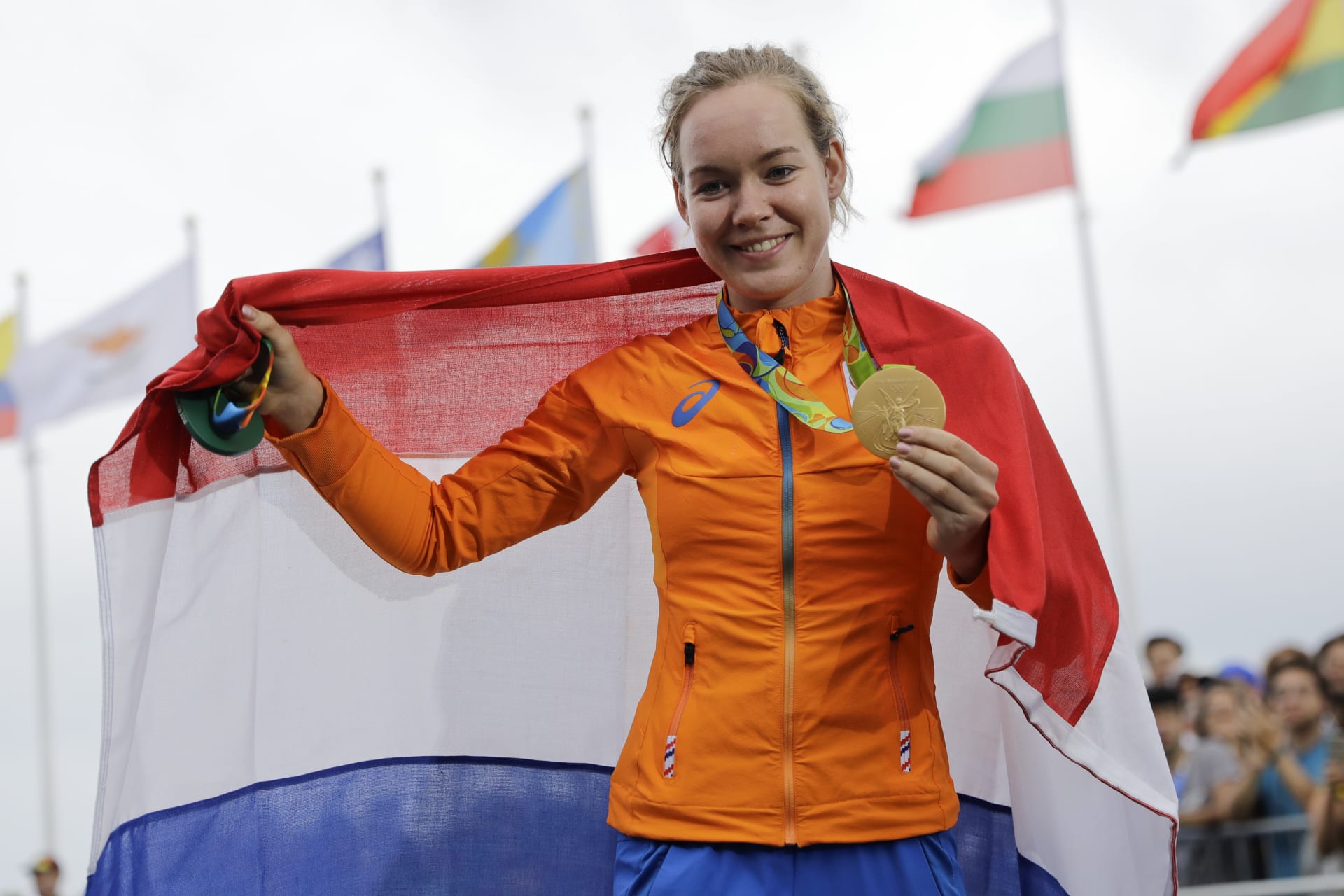 Cyklistka Anna van der Breggenová na olympijských hrách v Riu získala zlato v silničním závodu žen. Na hrách v Tokiu ji však pořadatelé nepoznali.