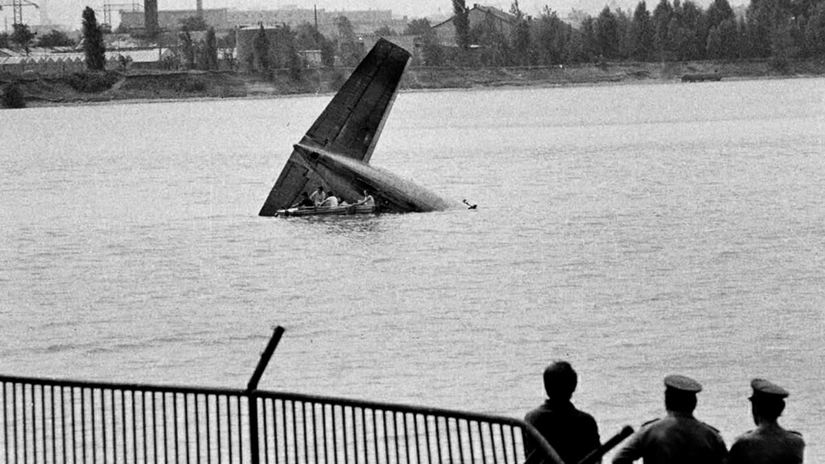 Při pádu letu ČSA do rekreačního objektu Zlaté piesky v roce 1976 zahynulo 76 osob.