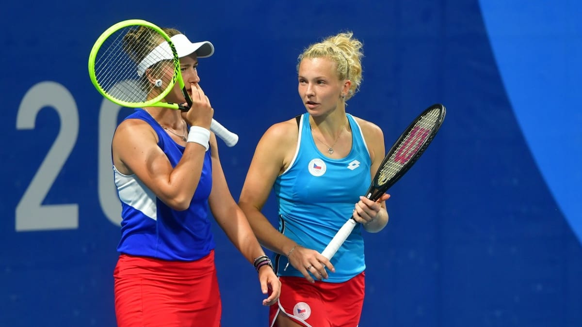 Tenistka Kateřina Siniaková se svou parťačkou Barborou Krejčíkovou