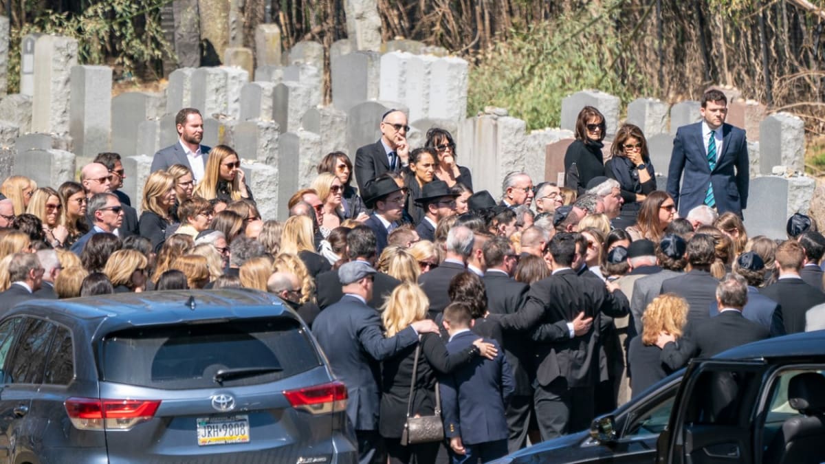 Pohřeb studentky Samanthy Josephsonové,které vrah v autě zasadil přes 100 bodných ran