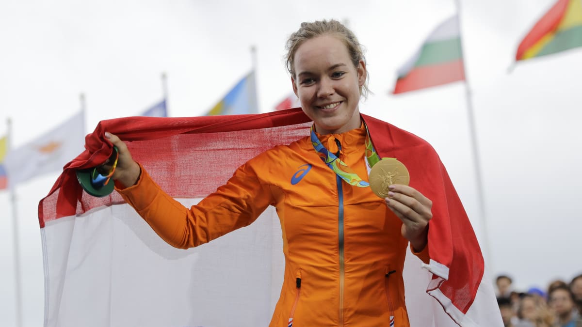 Cyklistka Anna van der Breggenová na olympijských hrách v Riu získala zlato v silničním závodu žen. Na hrách v Tokiu ji však pořadatelé nepoznali.