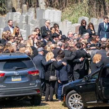Pohřeb studentky Samanthy Josephsonové,které vrah v autě zasadil přes 100 bodných ran
