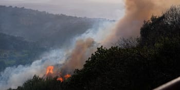 Plameny ničí Sardinii. Požáry už sežehly plochu více než 20 tisíc fotbalových hřišť