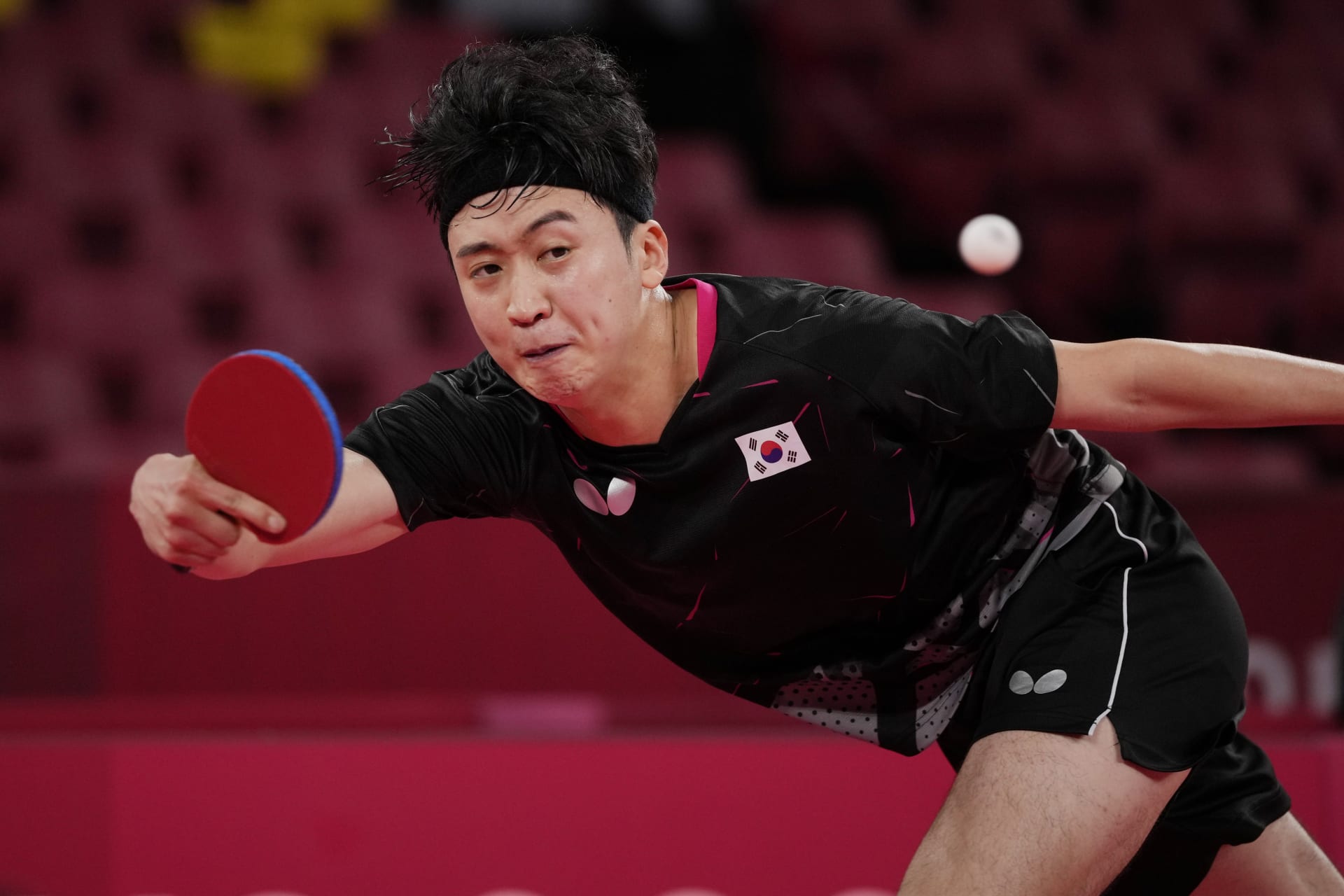 Korejský stolní tenista Čong Jong-sik na olympijských hrách v Tokiu