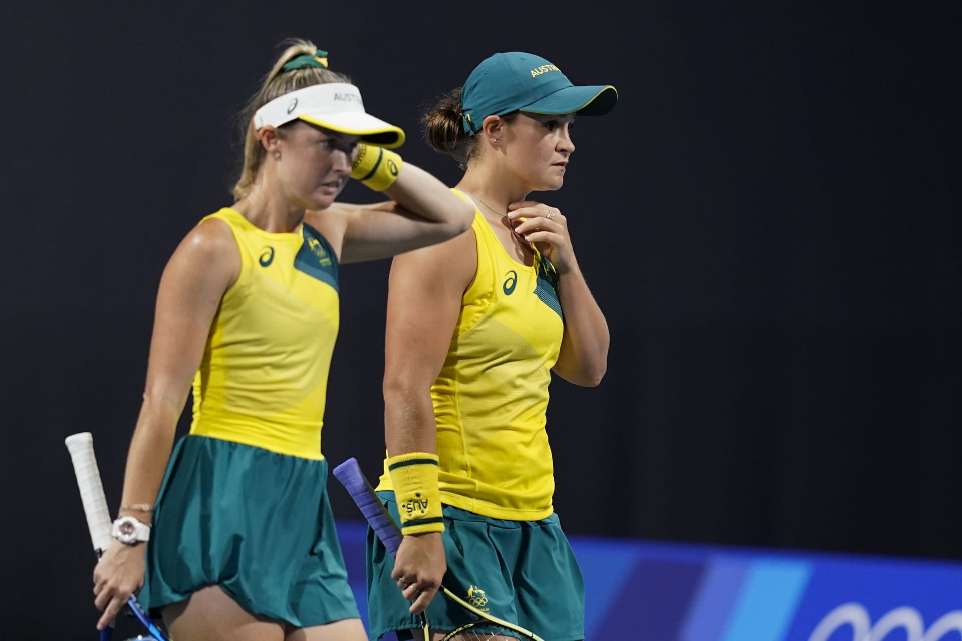 Australský tenisový pár Storm Sandersová (vlevo) a Ashleigh Bartyová