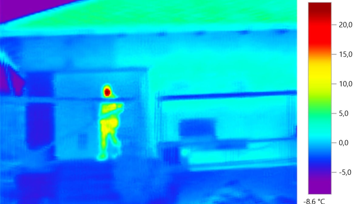 Před měřením úniku tepla uvnitř domu je nutné vypnout na jeden až dva dny v dané místnosti všechny zdroje tepla