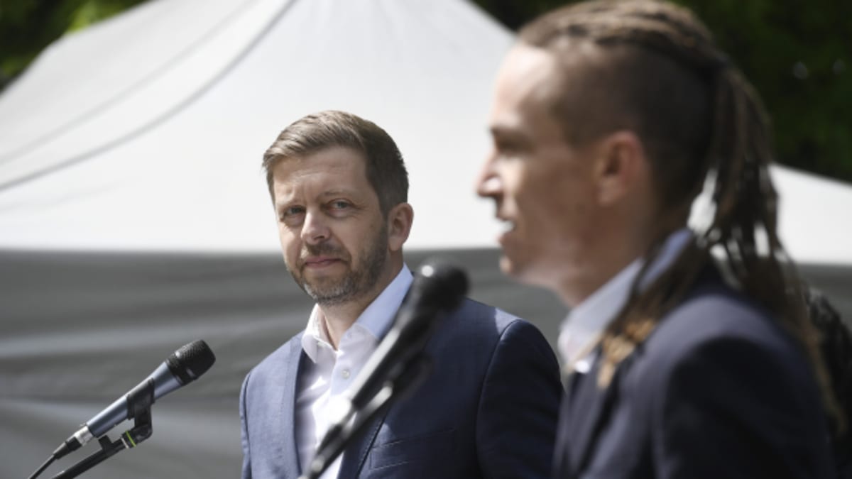 Šéf STAN Vít Rakušan a předseda Pirátů Ivan Bartoš v předvolební kampani
