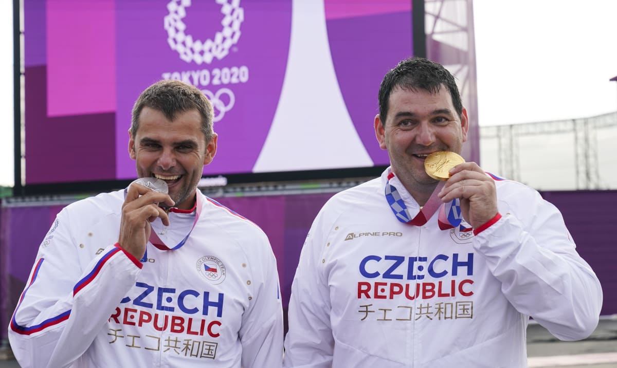 Dva rodáci z Brna vystoupali na olympijských hrách na dvě nejvyšší pozice v disciplíně trap. David Kostelecký (vlevo) byl stříbrný, Jiří Lipták (vpravo) zlatý.