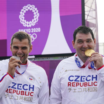 Stříbrný David Kostelecký (vlevo) a zlatý olympijský vítěz Jiří Lipták.